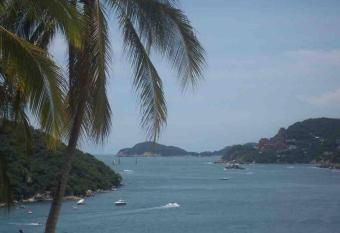 Enjoy Acapulco Diamante has rooms with a private hot tub