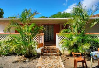 Villa La Philom  ne - entre mer et montagne allows 18 year olds to book a room