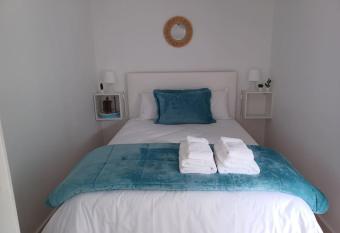 Lugar de Santana allows 18 year olds to book a room