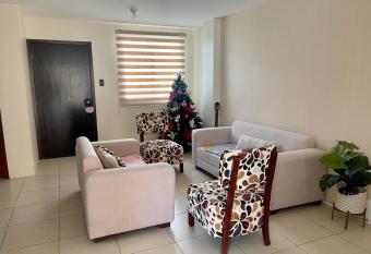 Casa semi amoblada, Club Social con piscina. has Balcony rooms