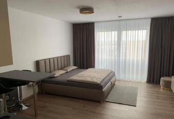 Eine gem  tliche Einzimmerwohnung allows 18 year olds to book a room