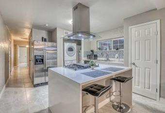 My best Townhouse    B    in Downtown, UTEP, Hospitals allows 18 year olds to book a room