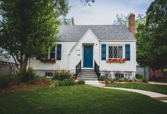 Ideal Getaway, Perfect Location! allows 18 year olds to book a room