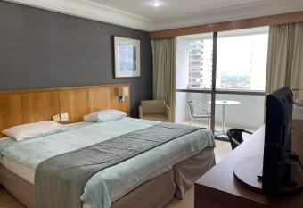 Flat com vista privilegiada has Balcony rooms