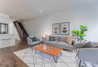 Home with 3 large ensuite close to Wonderland and airport has Balcony rooms