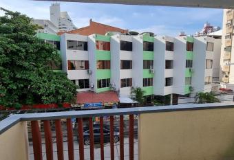 A Metros del Mar has Balcony rooms