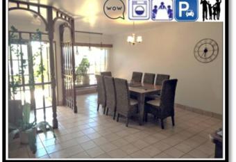 XL 6 bed Tableland Treat Spacious & Convenient has rooms with a private hot tub