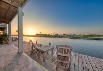 Blue Pearl has Balcony rooms