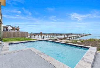 The Cats Meow has Balcony rooms