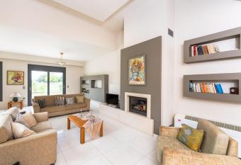 Villa Apocalypsis has Balcony rooms