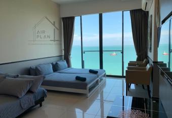 PD D Wharf Premium Suite - Full Seaview (Up to 6 Pax) has Balcony rooms
