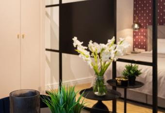 Pierrot & Pierrette Mesnicka allows 18 year olds to book a room