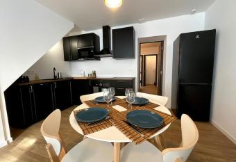 Appartement T2 Croix Barbieux allows 18 year olds to book a room