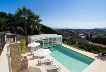 Les chambres d h  tes de Mougins allows 18 year olds to book a room