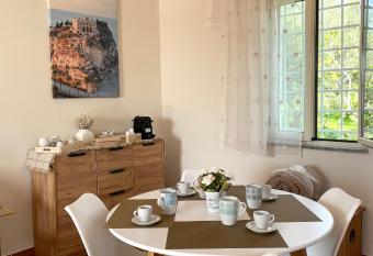 La casa di Isa has Balcony rooms