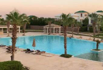 Palm Resort S allows 18 year olds to book a room