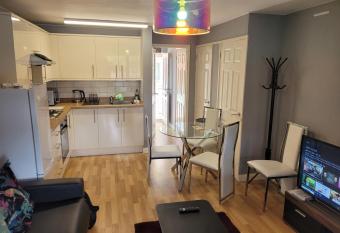 RentUnique Central Caledonian house cosy home has Balcony rooms