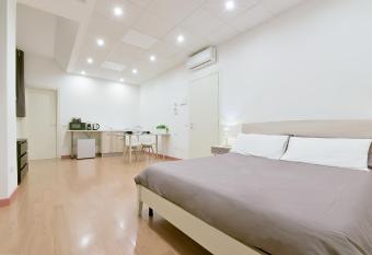 LHE Les Trois Merveilles allows 18 year olds to book a room