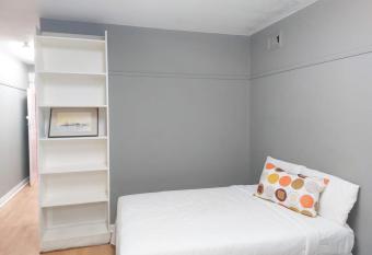 GLOBE RESTAURANT AND ACCOMODATION has Balcony rooms