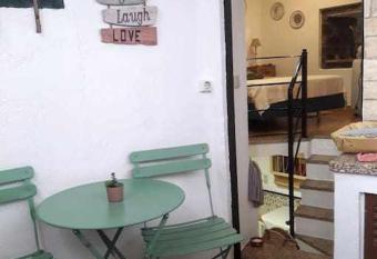 A Toca do Cuco na Vila da Sert   allows 18 year olds to book a room