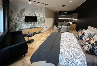 Apartamenty Warowna 2 has Balcony rooms