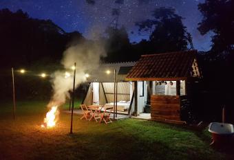 Cabana Ra  zes da Mata - 1 hr de SP - na Mata Atl  ntica has Balcony rooms