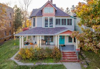 Des Moines Home with parking allows 18 year olds to book a room