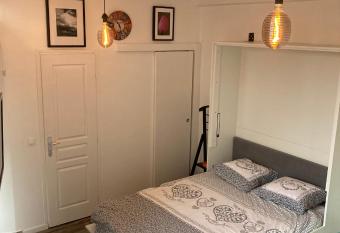 Cosy nest from 10 minutes PARIS centre has Balcony rooms