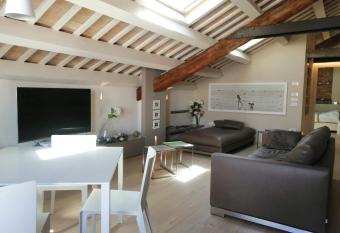 CasaDei has rooms with a private hot tub