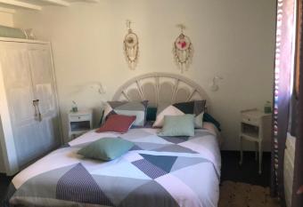 Clos Jean L  ve allows 18 year olds to book a room