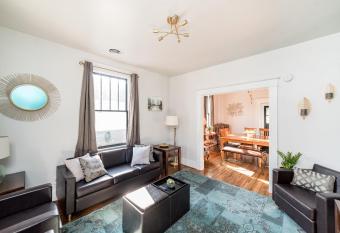 The Craftsman Cottage - Minutes to LU, UofL, Downtown has Balcony rooms