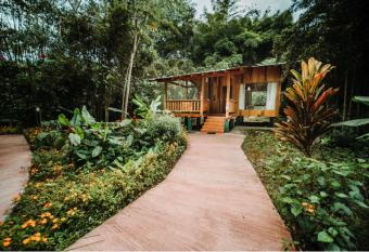 Hoster  a Kumbha Mela Mindo has Balcony rooms