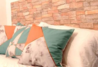 Monolocale Coloniale allows 18 year olds to book a room