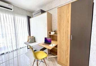DayInn, Skyhouse BSD Lux and Homey Studio, near AEON BSD and ICE BSD has Balcony rooms