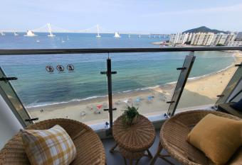 Gwangan-ri Grand Terrace Ocean view has Balcony rooms