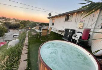 San Diego villa close to Coronado beach and down town has Balcony rooms