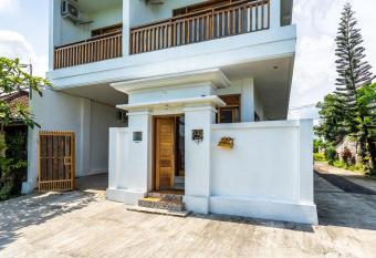 Mironia Villa has Smoking/Balcony rooms