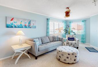 Sunset Harbor Palms 1-107 has Balcony rooms