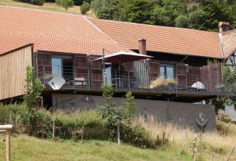 Containair , Terrasse et Vue exceptionnelles allows 18 year olds to book a room