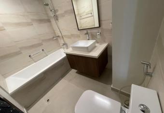 Next to Yas Island s Gems - canal+pool view has rooms with a private hot tub