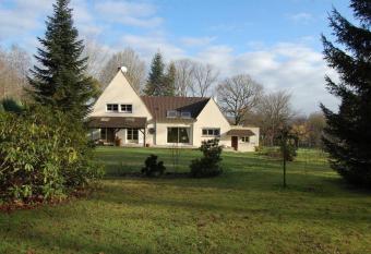 S  jour dans un havre de paix, avec votre cheval,    pieds ou    v  lo entre amis, en famille ou seul avec votre compagnon de rando! allows 18 year olds to book a room