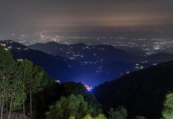 Vansathli I Near Mall Road Kasauli I Open Garden & Rooftop I Bonfire by Humble stay villa has Balcony rooms