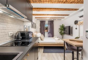 Grota apartment in the center 2 allows 18 year olds to book a room