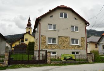 Turistick   ubytov  a u Frajta allows 18 year olds to book a room