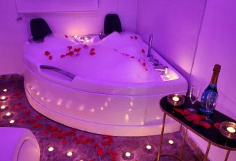 Apartamento Love Jacuzzi allows 18 year olds to book a room