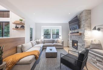 Gondola Way Chalet by Outpost Whistler has Balcony rooms