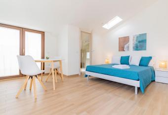 Lumen House has Balcony rooms