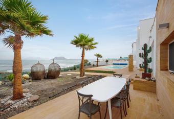 Ocean spirit has Balcony rooms