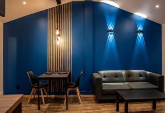 BLUE NIGHT - Jacuzzi - Bord de Seine has Balcony rooms