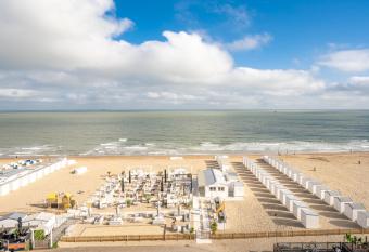 Luxueuze suite met frontaal zeezicht allows 18 year olds to book a room